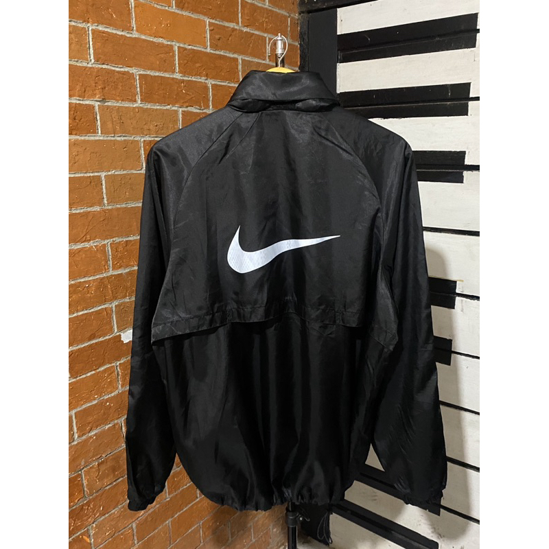 jaket windbreaker big logo NIKE