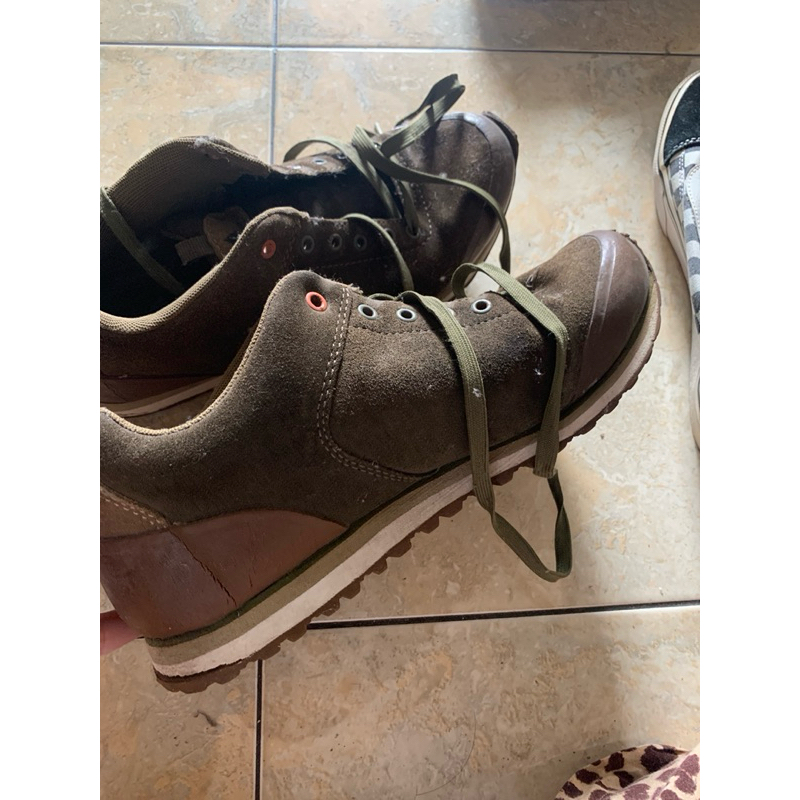 PRELOVED SEPATU E S.VIBRAM BUGLE