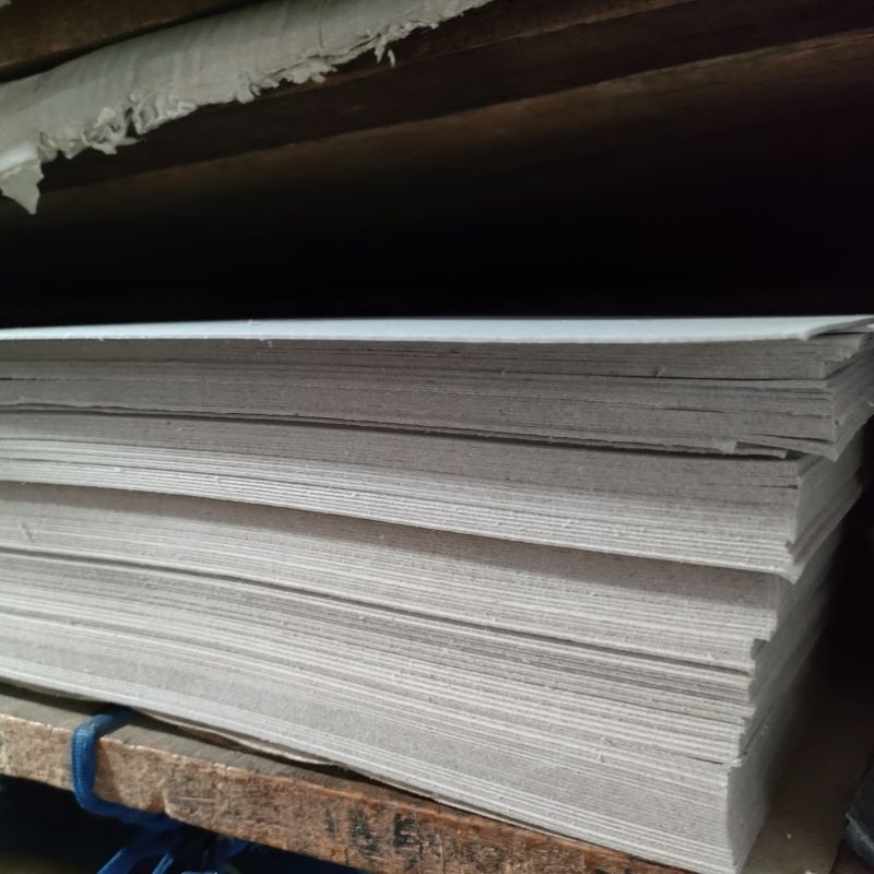 

KARTON ABU PRAKARYA ARSITEK 700GSM UK.79X66CM