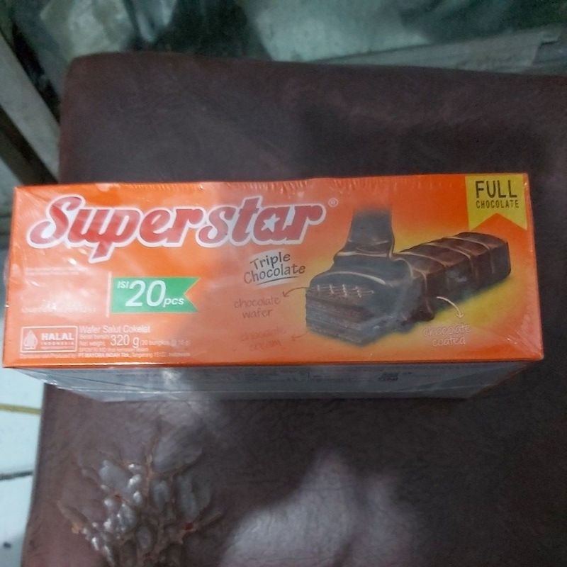 

Superstar Triple Chocolate Wafer Coklat Box Isi 20 Pcs