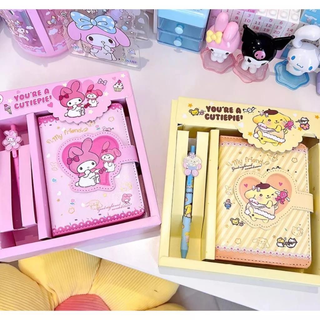 

Paket 2 in 1 Notebook KUROMII CINAMOOL DAN MELODY Buku Diary Free Pen/ 2 in 1 Gift Set Buku Diary Sanrio Free Pulpen