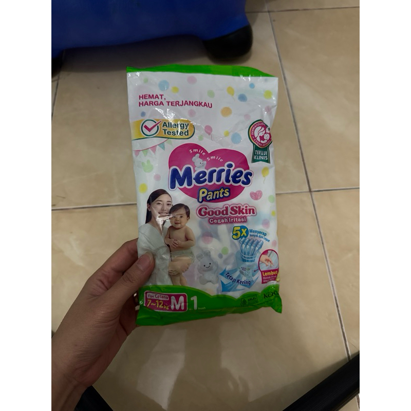 Pempers Merries Pants - Size M - New
