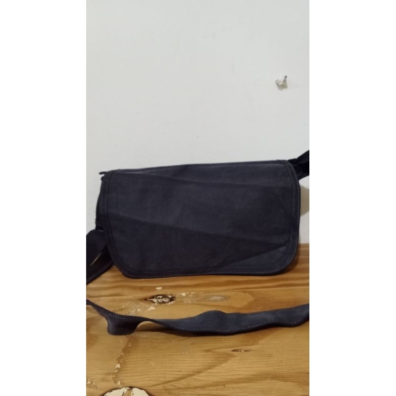 Preloved - tas Sling bag original brand ithinkso