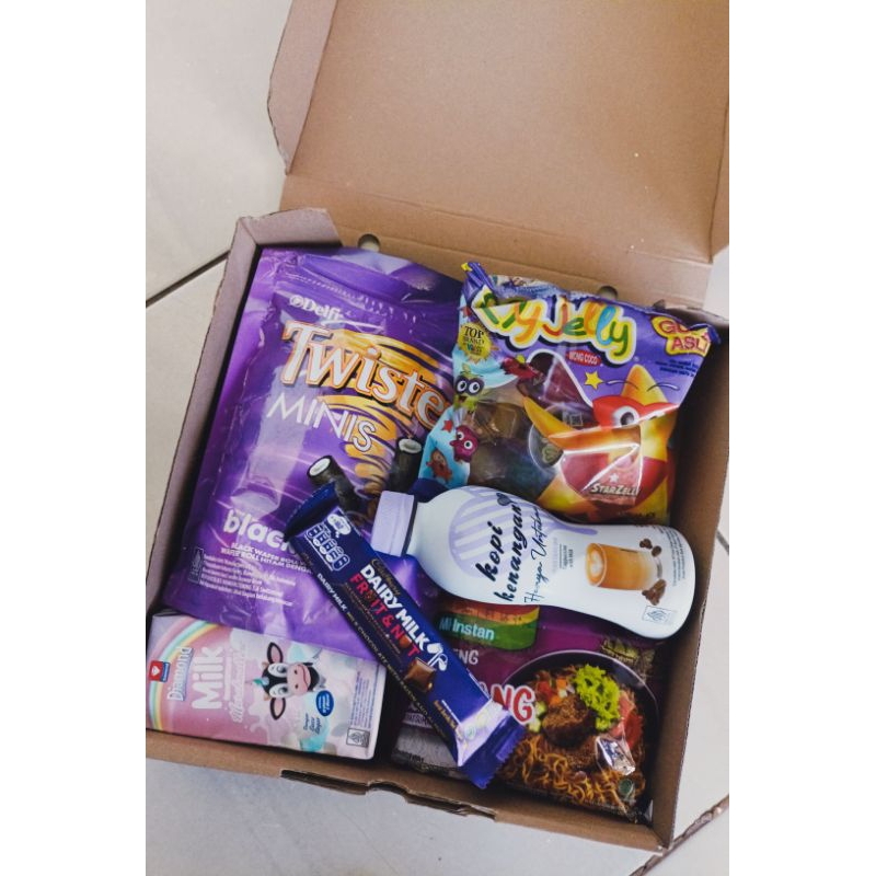 

Snack box/gift ulang tahun/gift wisuda/hadiah buat pacar