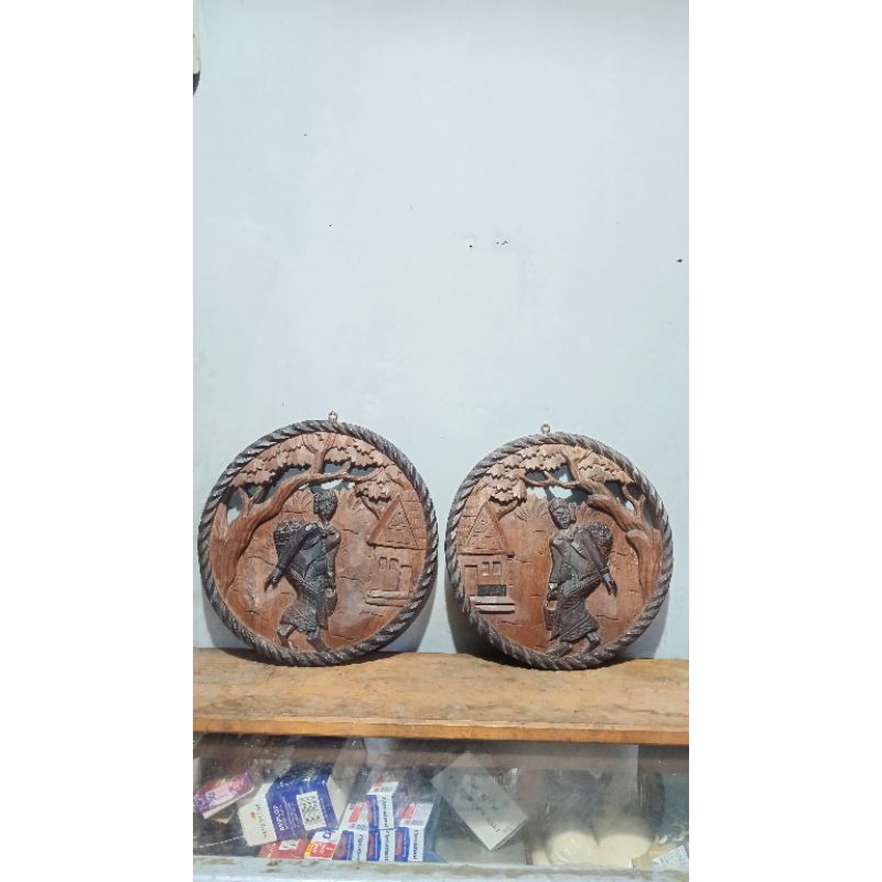 pajangan dinding relief