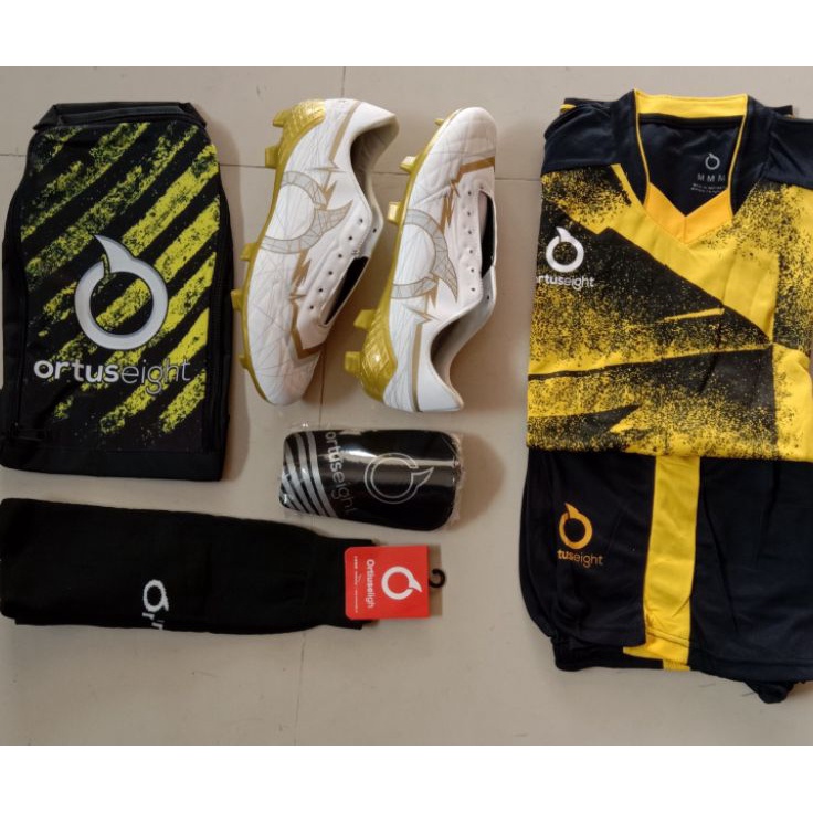 Borong Hemat  Sepatu bola paket lengkap sepatu sepak bola paket komplit