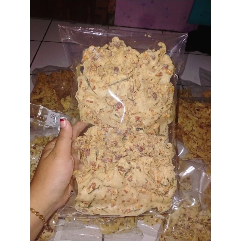 

peyek kacang tanah kacang ijo rebon daun jeruk