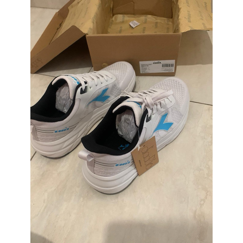 Sepatu diadora holila-grey