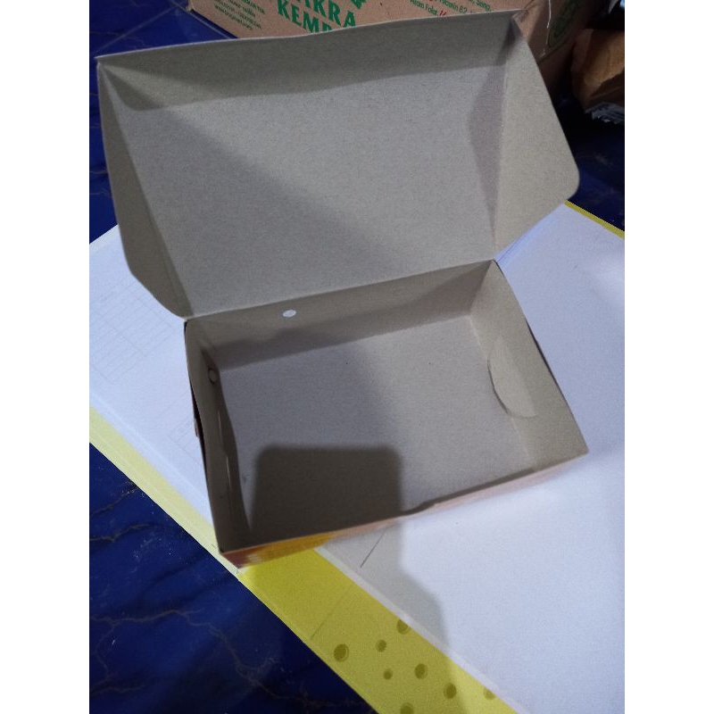 

Box Custom Merk Sendiri