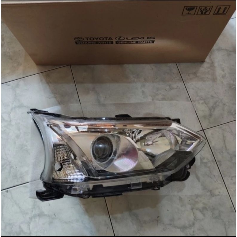 Headlamp / Lampu depan Avanza Veloz 2016 2017 2018 original