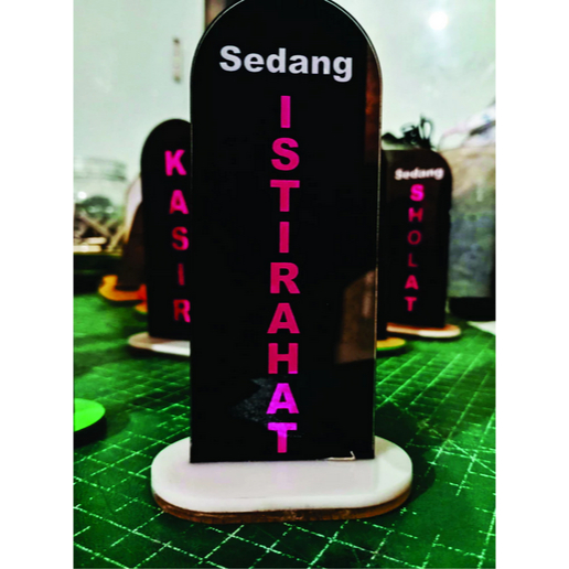 Sign Akrilik Sedang Sholat, Sedang Istirahat, Kasir. Taruh meja