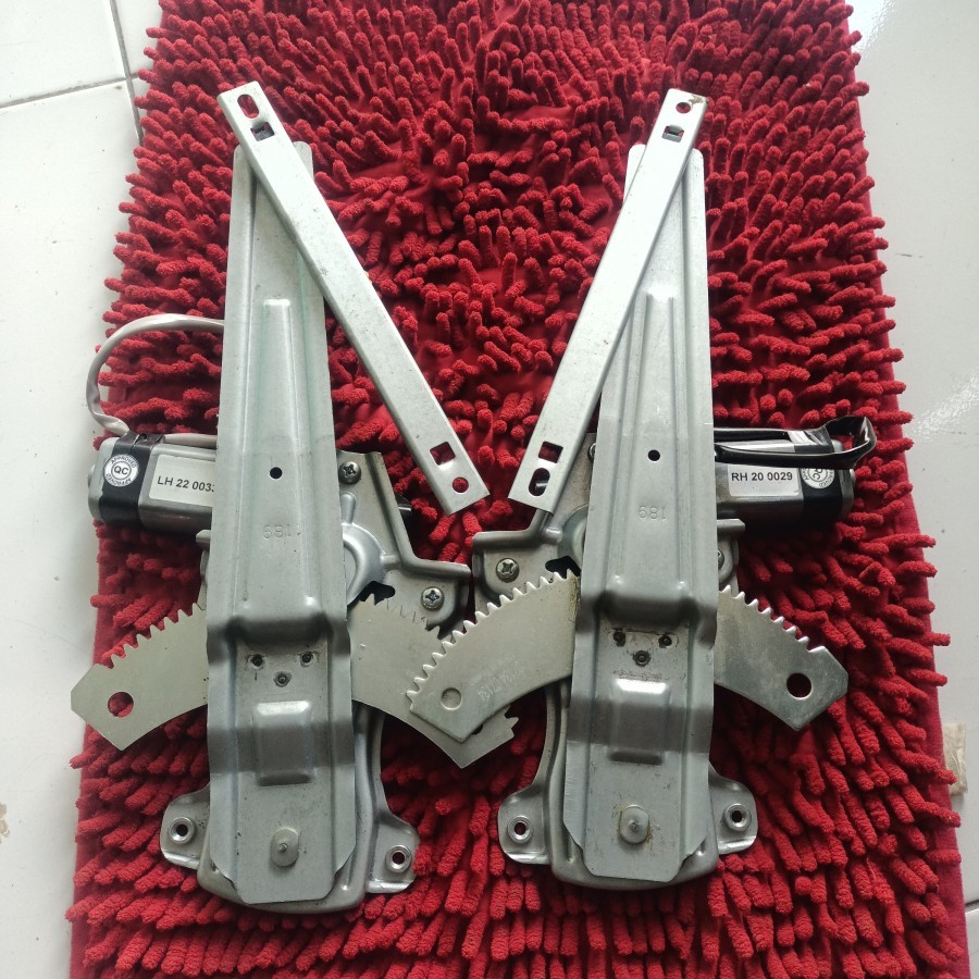 Motor dan regulator power window Datsun go pintu belakang