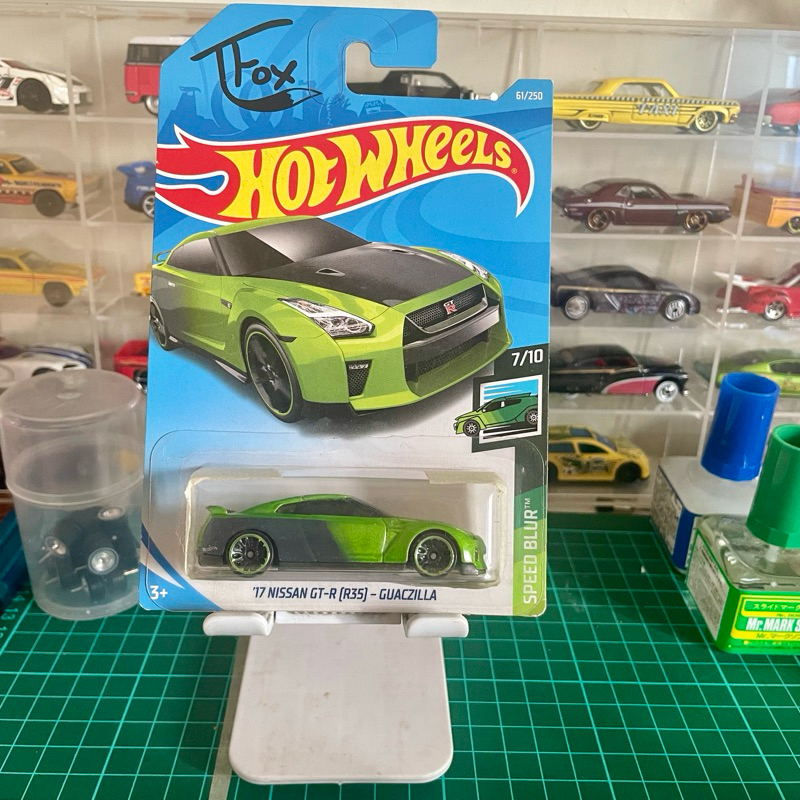 Hot Wheels 17 Nissan GTR R35 Guaczilla