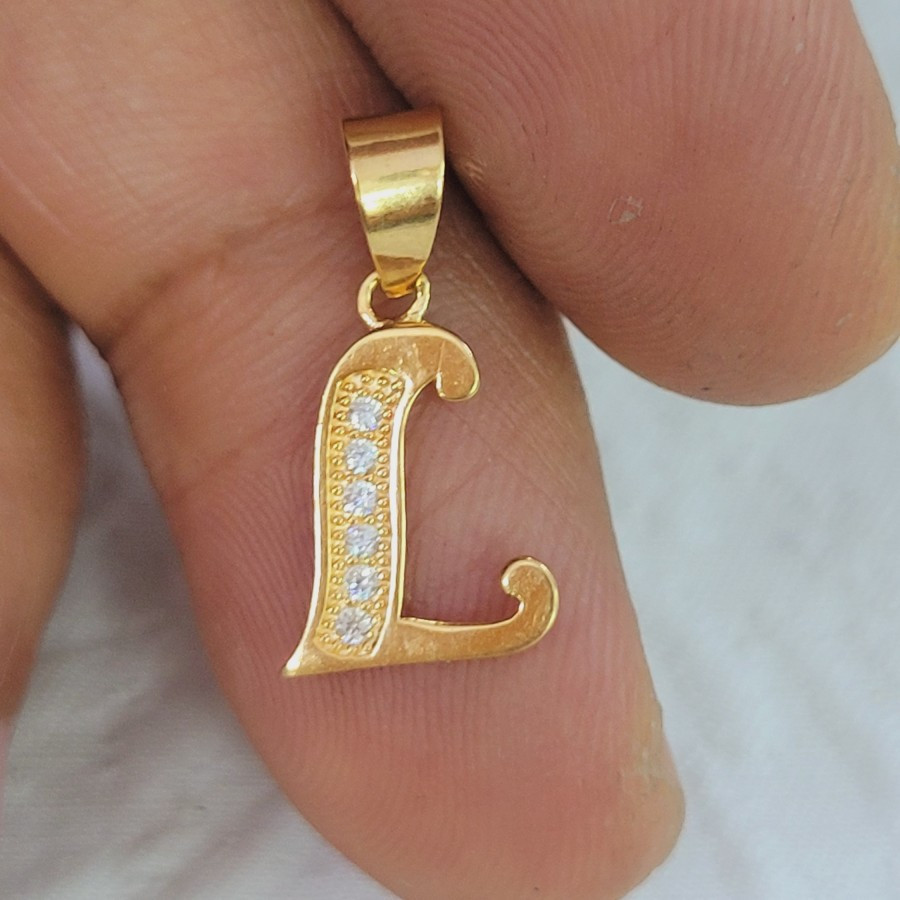 liontin emas 70 % 700 huruf L