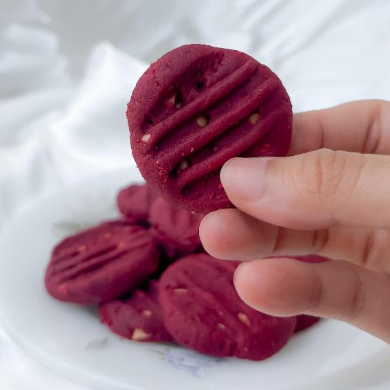 

Nycyta Home Red Velvet Cookies With Cashewnut 250 Gram / Kue Kering Red Velvet Dengan Kacang Mete