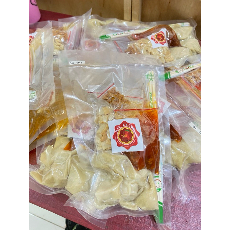 

Pangsit ayam rebus chili oil