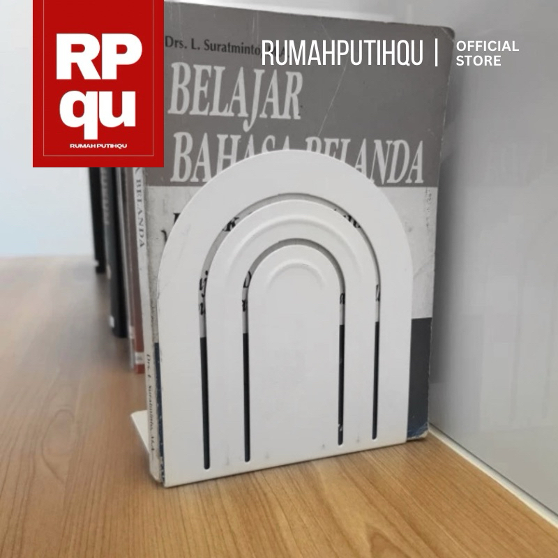 

Penahan Buku Warna Putih Aesthetic, Dekorasi Rak Buku Minimalis, Modern & Elegan, Menambah Sentuhan Estetik pada Meja dan Rak Buku (harga untuk 1 piece) - RPQU