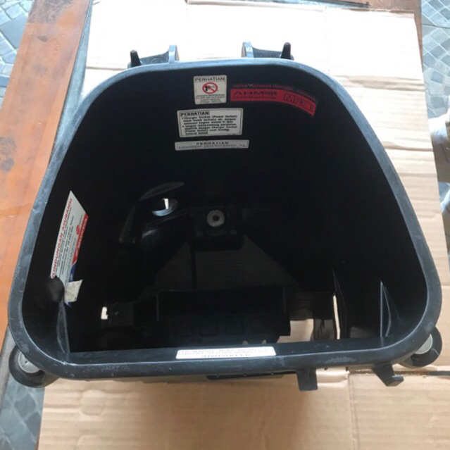 Box bagasi jok motor supra x 125 Fi K41 original second like new