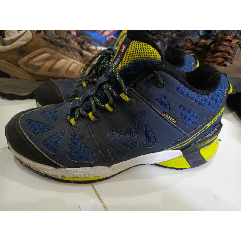 Sepatu Millet 42