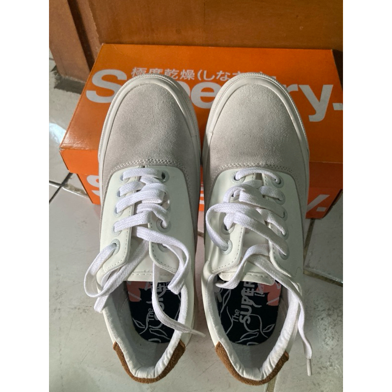 Sepatu Sneakers Superdry