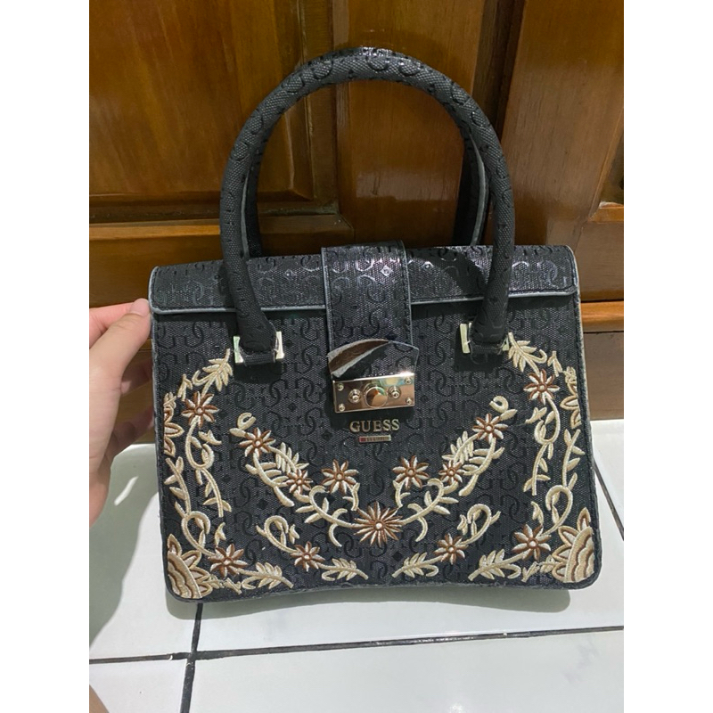 preloved tas guess hitam