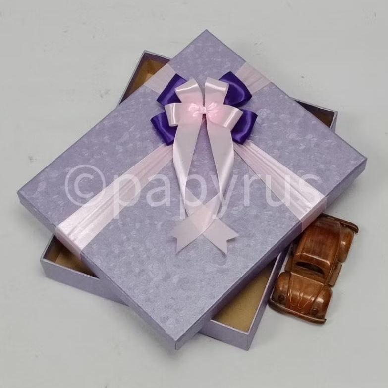 

PAPYRUS 25x30 Tinggi 5cm Kotak Kado Gift Box Hadiah V1