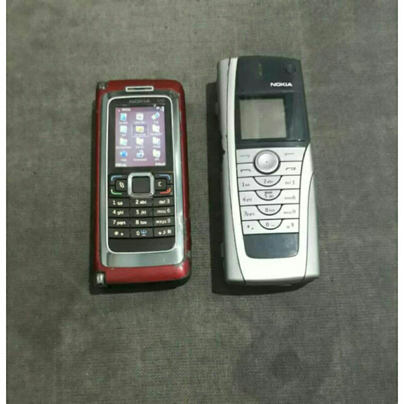 Borongan 2 unit Hp jadul Nokia E90 dan 9500 Comunicator