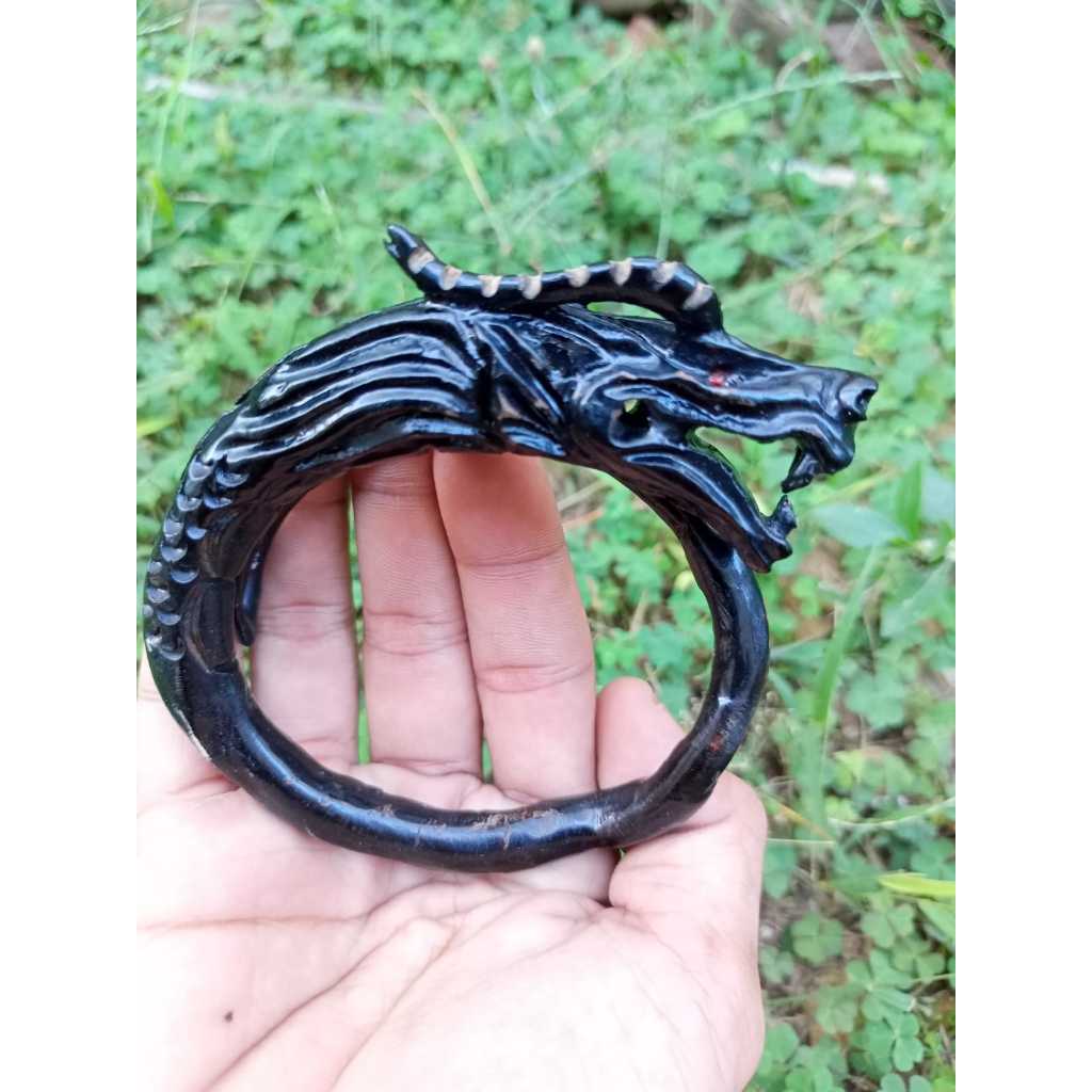 Akar bahar hitam ukir naga