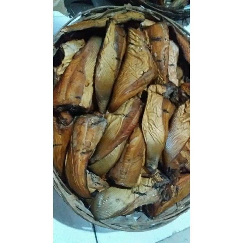 

ikan asap pe / genjong 50.000 ( 15 biji / 500 gram) setengah kilo