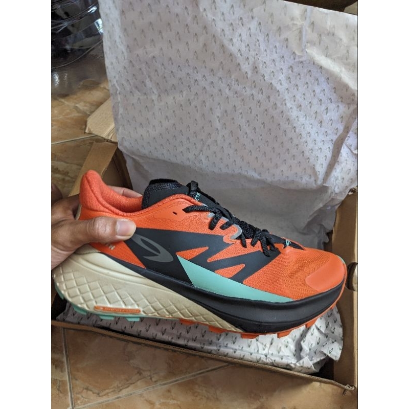 Sepatu Trail Running Nineteen 910 Yuza Speedgoth