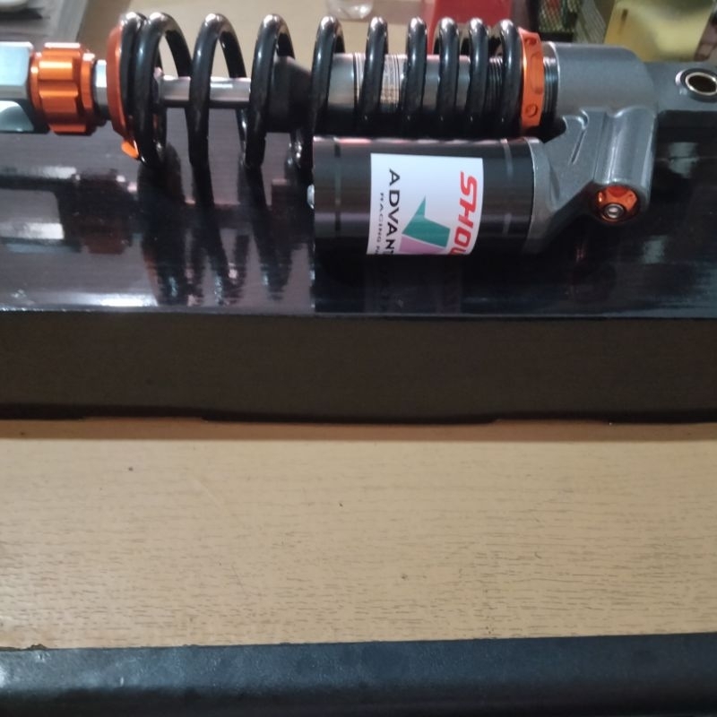 Shok tabung matic showa