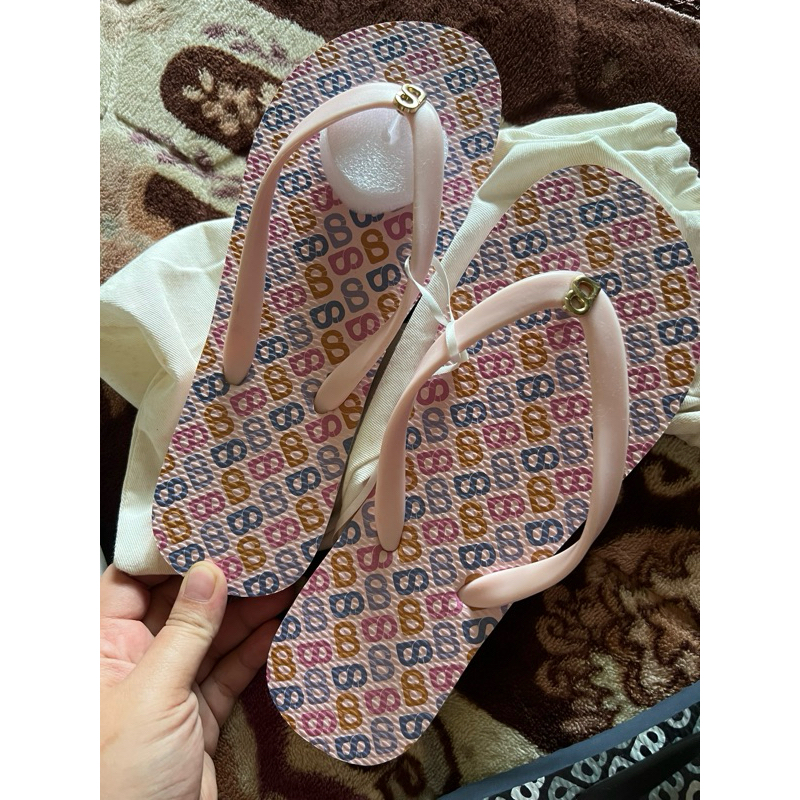 sendal flip flop buttonscarves