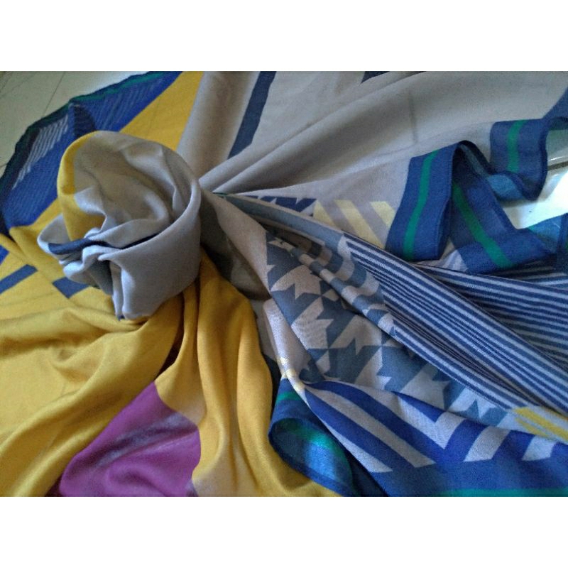 preloved hijab segi empat deenay