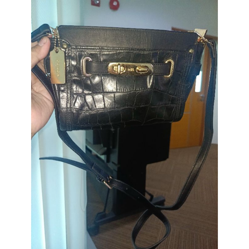 (Preloved Pedas) Coach* Swagger* Wristlet Croco Black Leather