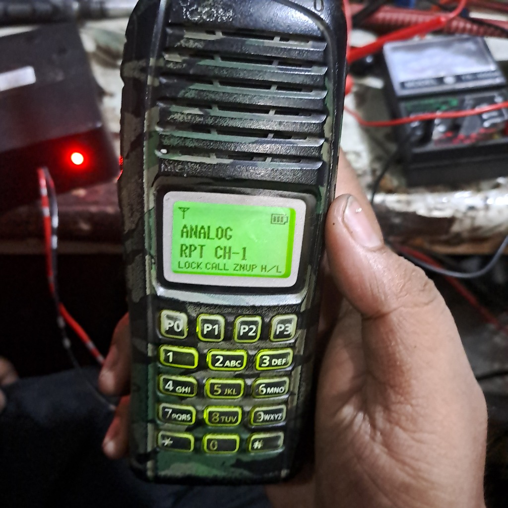 Ht Icom F4167DT Idas  Frekuensi UHF 400 Mhz sd 470 Mhz Icom F 4167 Loreng atau Doreng Militer  Icom 