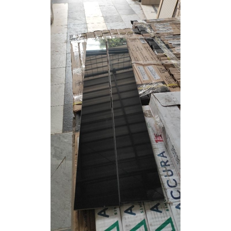 Granit Plin Hitam 10x60