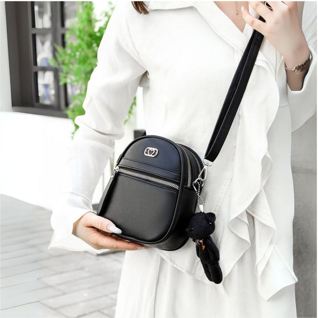 Tas Selempang Wanita Kecil Gantungan Boneka Lucu Korea Camellia