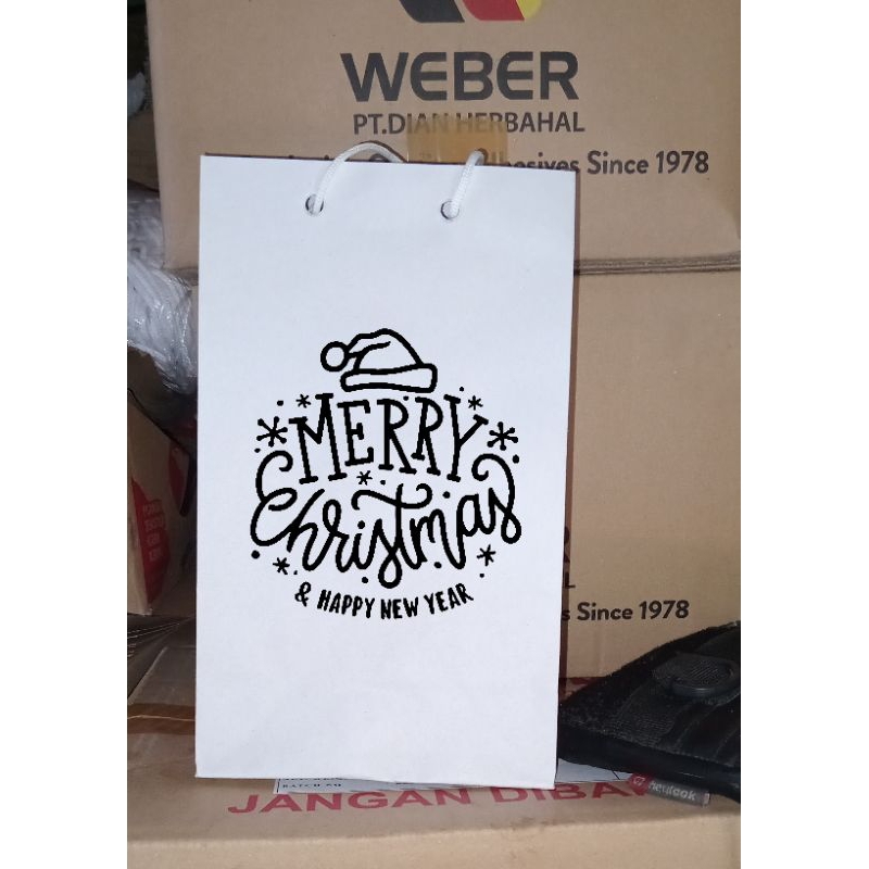 

paperbag 15 x 8 x 25 putih + sablon