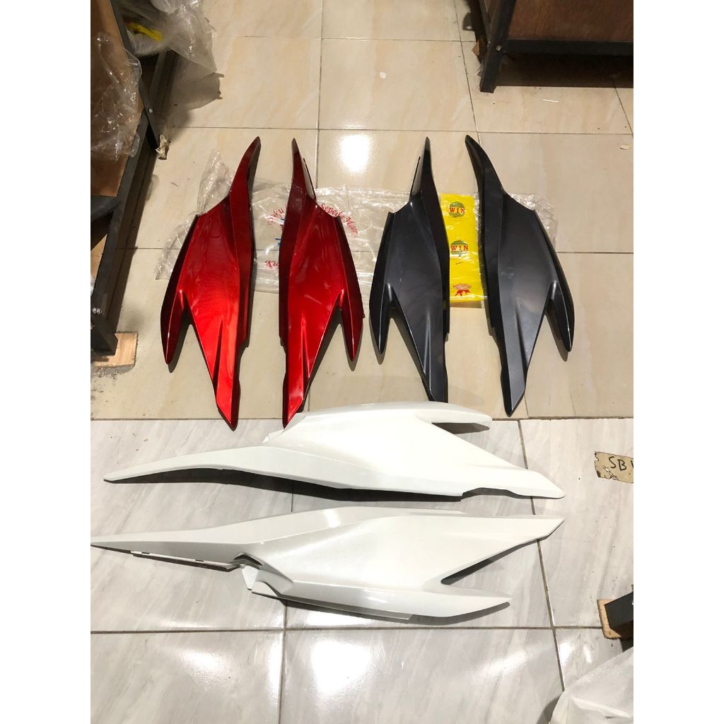 COVER BODY TEBENG SAMPING KANAN KIRI VARIO 125 KZR ALL WARNA MERK WIN
