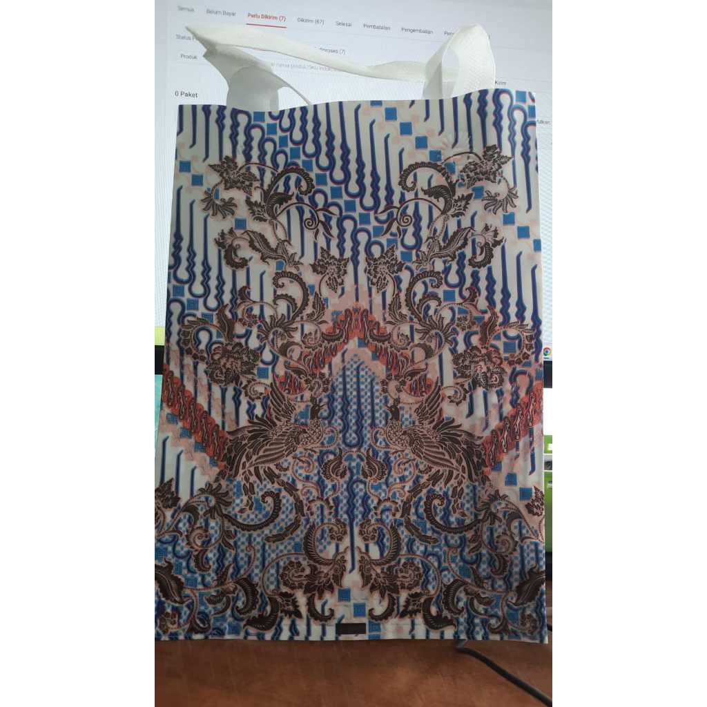 

Goodiebag motif batik burung putih 20x28x9 (12pcs/pack)