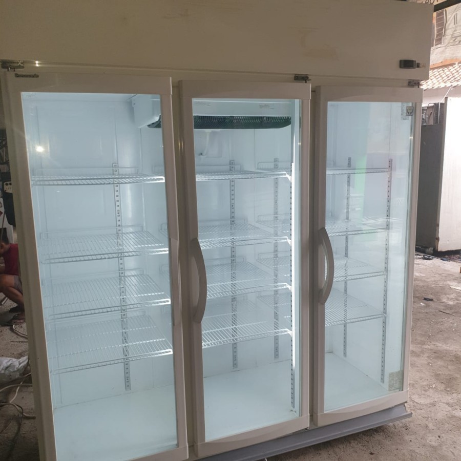 SHOWCASE CHILLER 3 DOORS Merk PANASONIC BEKAS