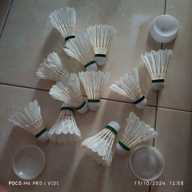 Shuttle Cock Bekas Kok Bekas Badminton Bulutangkis