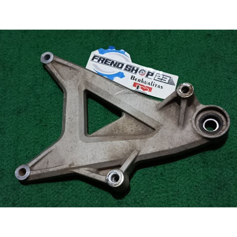 Arem Arm dudukan knalpot All new Vario 125 150 k59 k60 original