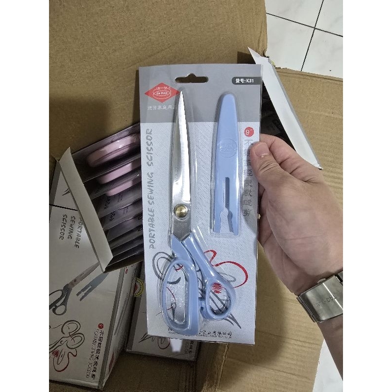 

Gunting dexian k31/ 9". 1 kotak isi 10 pcs. 1 karton isi 120 pcs