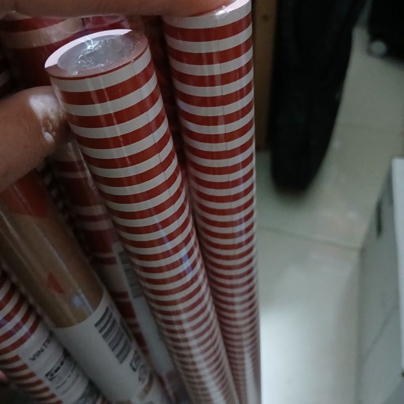 

Ikea vinterfint kertas kado 3x0.7meter pola garis merah putih/coklat hati