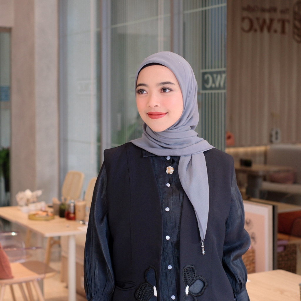 Syahrini Scarves - Nada Daily Paris Japan Crystal Scarves