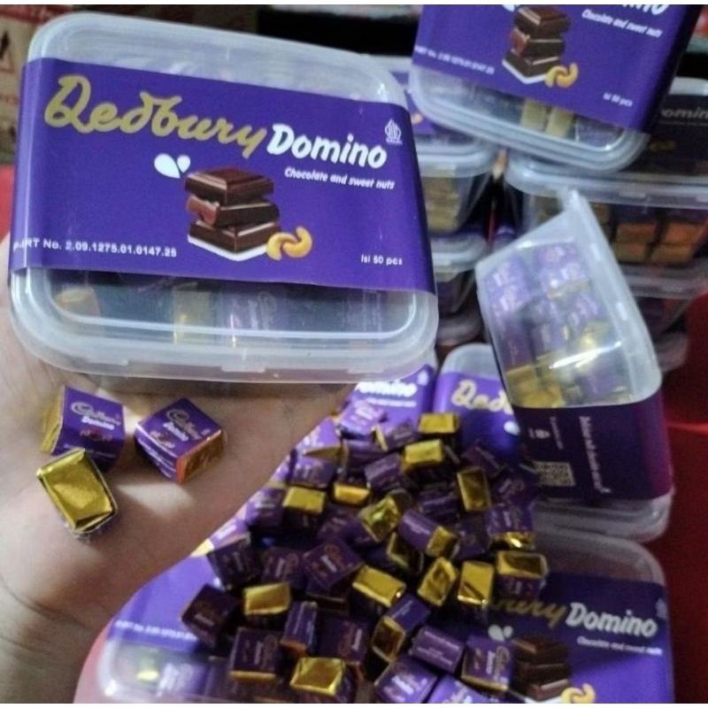 

( HALAL) VIRAL QEDBERRY DOMINO CHOCOLATE AND SWEET NUTS ISI 1KOTAK 50PCS