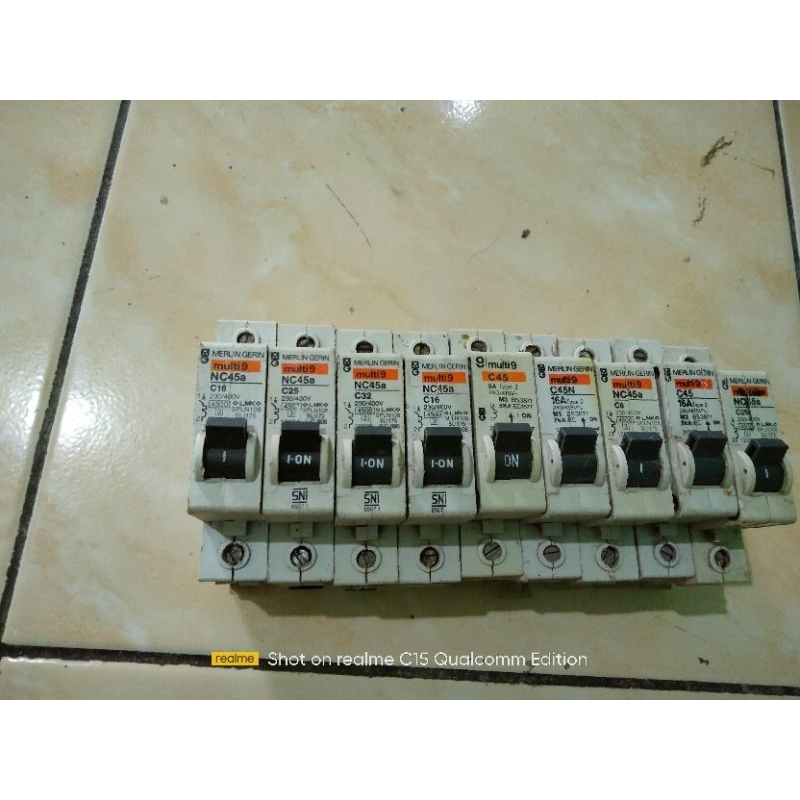 MCB multi merlin gerin kepala hitam