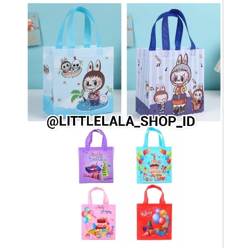 

Tas Ultah Labubu /Tas Ulang tahun Labubu, tote bag Tas Sovenir, Tas kotak makan,meal bag labubu, tas belanja labubu Dinosaurus/ Goodie Bag Labubu HAPPY BIRTHDAY bahan Waterproof Kilat/tas ulang tahun anak/tahan air /cod pekanbaru/birthday gift bag/canvas