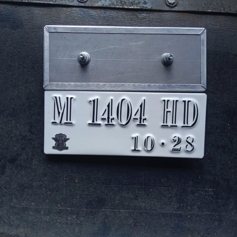 plat nomor motor font kaki baut tanam ukuran 9x23